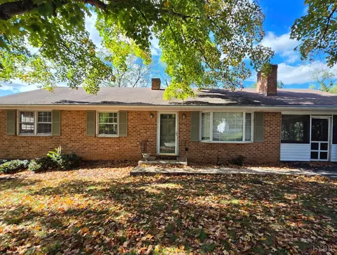 86 Farmington Rd, Lynchburg, VA 24502