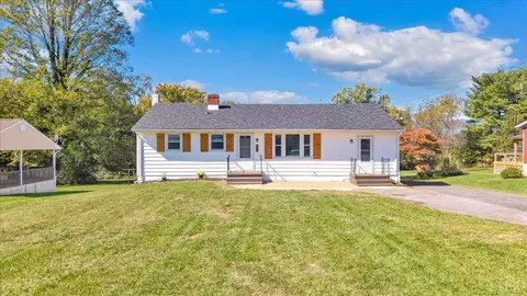 954 Lyle St, Bedford, VA 24523