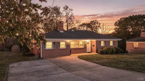 609 Hayes Dr, Lynchburg, VA 24502