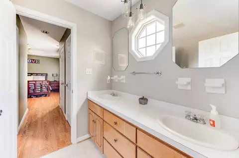 Bath - 1544 Calohan Rd, Rustburg, VA 24588 photo 1 of 4