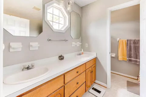 Bath - 1544 Calohan Rd, Rustburg, VA 24588 photo 2 of 4
