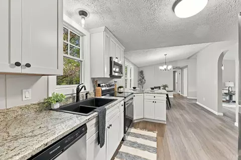 Kitchen - 409 Mansion Way, Amherst, VA 24521 photo 4 of 4