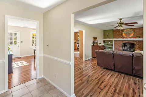 Entry Way - 677 Kenmore Rd, Amherst, VA 24521 photo 3 of 12