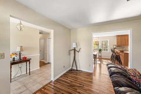 Entry Way - 677 Kenmore Rd, Amherst, VA 24521 photo 4 of 12