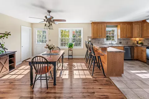 Dining - 677 Kenmore Rd, Amherst, VA 24521 photo 2 of 3
