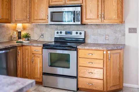Kitchen - 677 Kenmore Rd, Amherst, VA 24521 photo 5 of 8