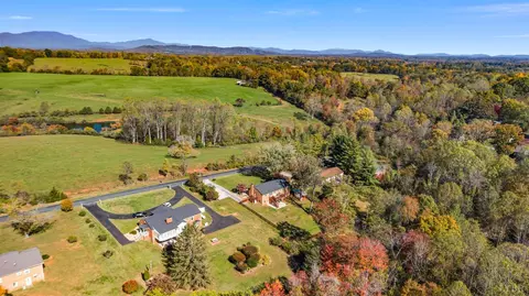 View/Area - 677 Kenmore Rd, Amherst, VA 24521 photo 5 of 7