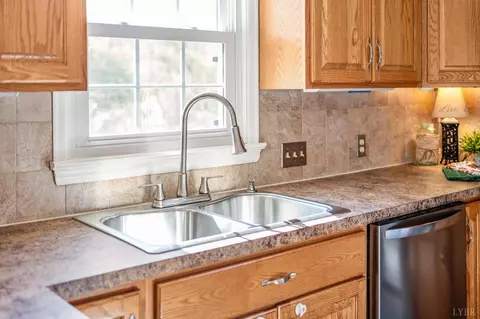 Kitchen - 677 Kenmore Rd, Amherst, VA 24521 photo 4 of 8