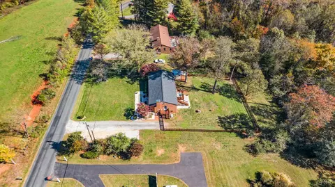 View/Area - 677 Kenmore Rd, Amherst, VA 24521 photo 2 of 7