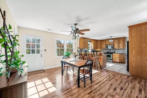 Entry Way - 677 Kenmore Rd, Amherst, VA 24521 photo 5 of 12