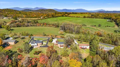 View/Area - 677 Kenmore Rd, Amherst, VA 24521 photo 4 of 7