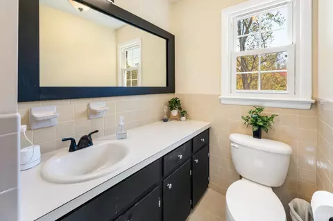Bath - 677 Kenmore Rd, Amherst, VA 24521 photo 5 of 6