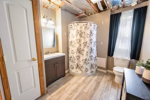 Bath - 677 Kenmore Rd, Amherst, VA 24521 photo 6 of 6