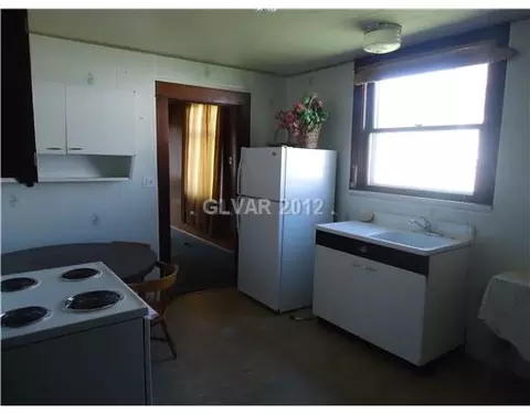 840 Lyons, Ely, NV 89301 photo 2
