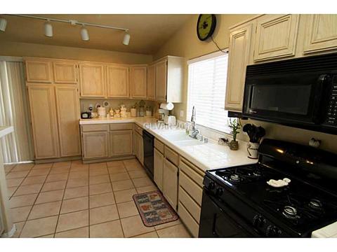 111 Lemongold St, Henderson, NV 89012 photo 2