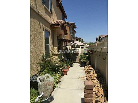 946 Wembly Hills Pl, Henderson, NV 89011 photo 2