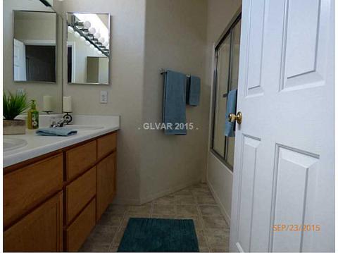 718 Booted Eagle St, Henderson, NV 89015 photo 12