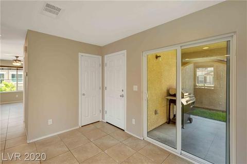 682 Swift Eagle Ave, Henderson, NV 89015 photo 4