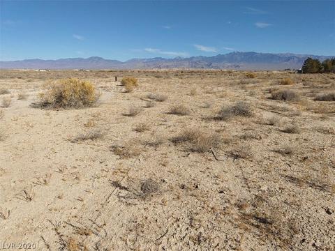 1890 Evelyn St, Pahrump, NV 89048