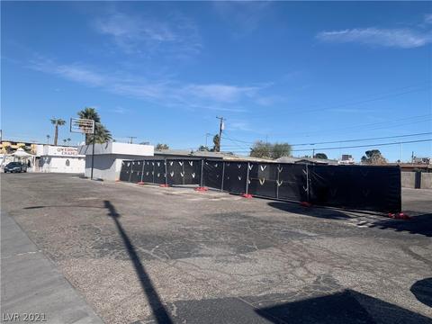 2017 Paradise Rd, Las Vegas, NV 89104
