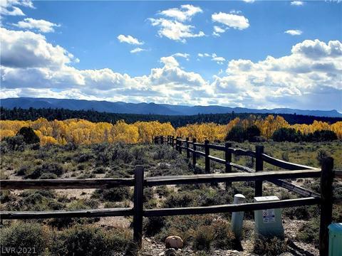 184 W Bryce Gate Cir, Hatch, UT 84735 photo 2
