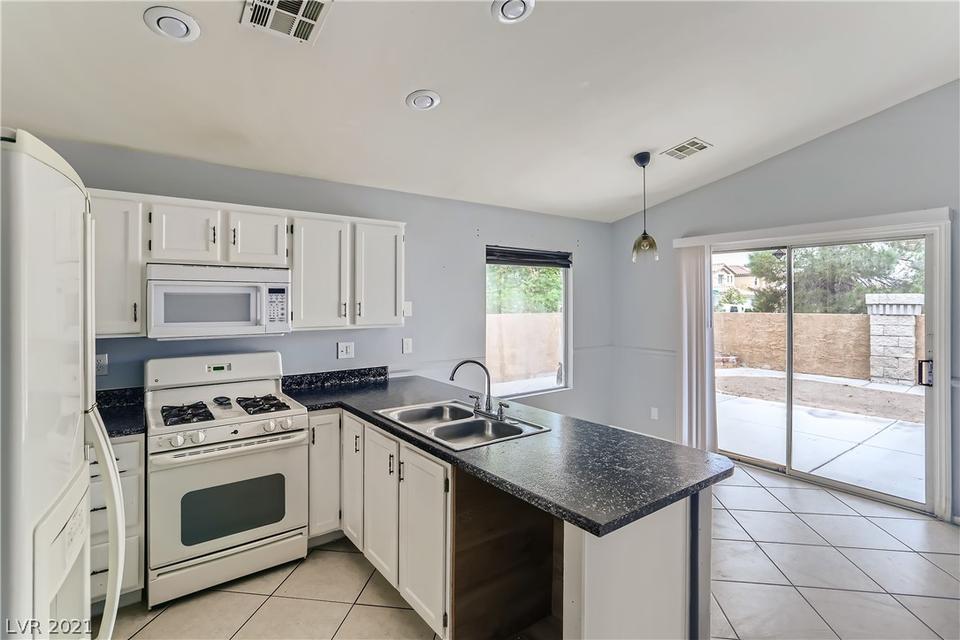  652 Maccabe Ave, Las Vegas, NV 89123 photo 4