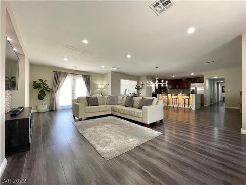 3553 Regents Ct, Las Vegas, NV 89121