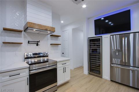 883 Vegas Valley Dr, Las Vegas, NV 89109