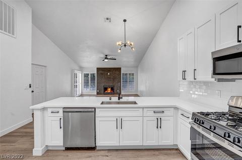 5233 Las Cruces Dr, Las Vegas, NV 89130
