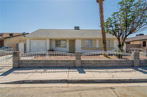 3697 Mendacino St, Las Vegas, NV 89115