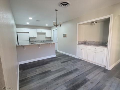 700 Raintree Ln, Las Vegas, NV 89107