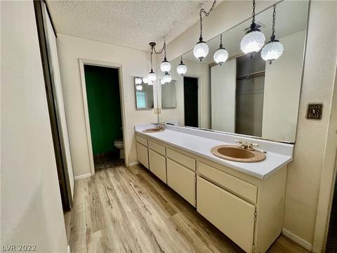 416 N Hollywood Blvd, Las Vegas, NV 89110