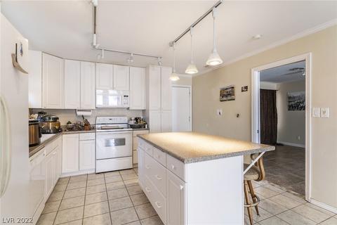 4354 Annie Oakley Dr, Las Vegas, NV 89121