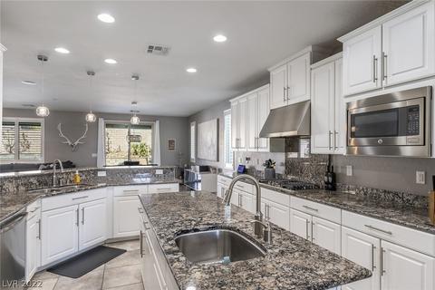 725 Middle Beach St, Las Vegas, NV 89138