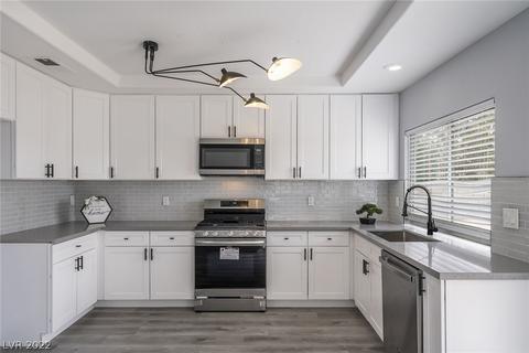 4816 High Creek Dr, North Las Vegas, NV 89031