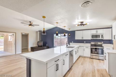 209 Courtney Cir, Las Vegas, NV 89107
