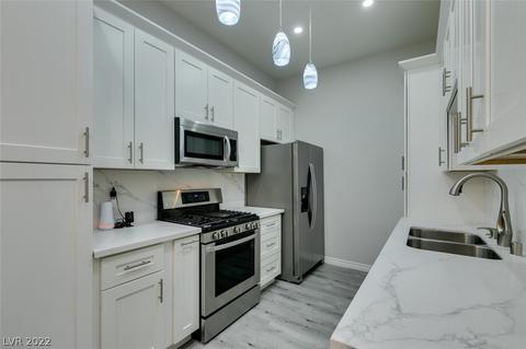 2305 W Horizon Ridge Pkwy #2011, Henderson, NV 89052