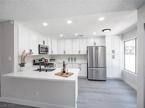 9533 Lazy River Dr, Las Vegas, NV 89117