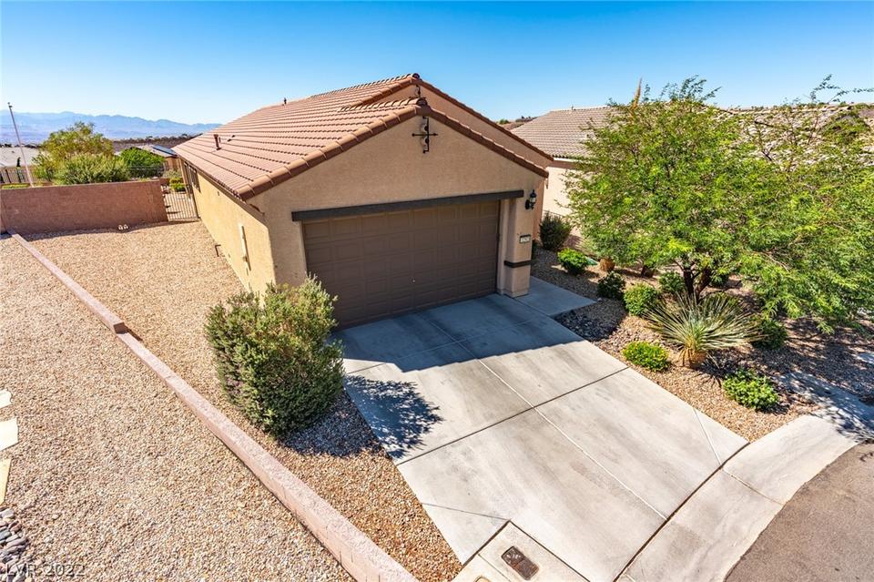  2292 Saint Avertine Ln, Henderson, NV 89044 photo 3