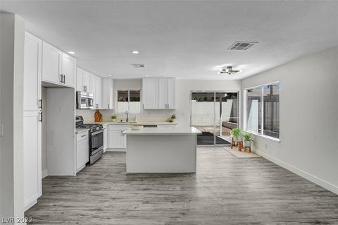 829 Cherry Dr, Henderson, NV 89002