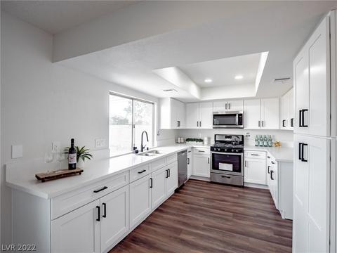 860 Vermillion Dr, Henderson, NV 89002