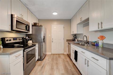 2713 Arrowhead St, North Las Vegas, NV 89030