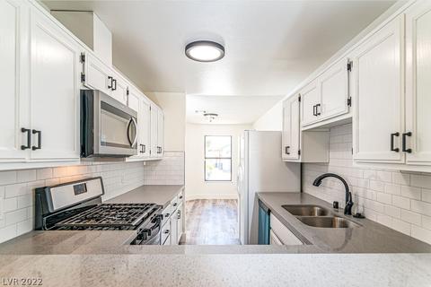 324 Crosswind Way, Las Vegas, NV 89145