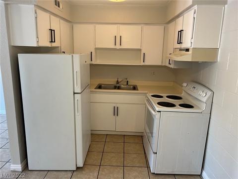 615 S Royal Crest Cir #13, Las Vegas, NV 89169
