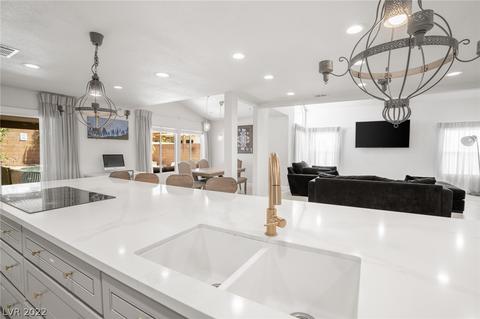 9632 Rising Tide Dr, Las Vegas, NV 89117