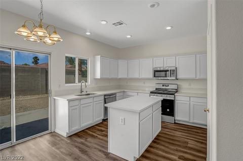 9072 Mountain Lakes Ave, Las Vegas, NV 89147