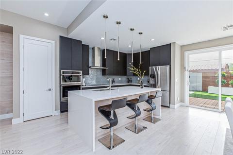 10355 Station Creek Cir, Las Vegas, NV 89178