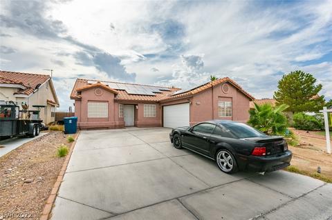 2651 Holy Cross Dr, Las Vegas, NV 89156