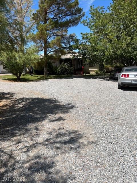 890 E Savanna St, Pahrump, NV 89048