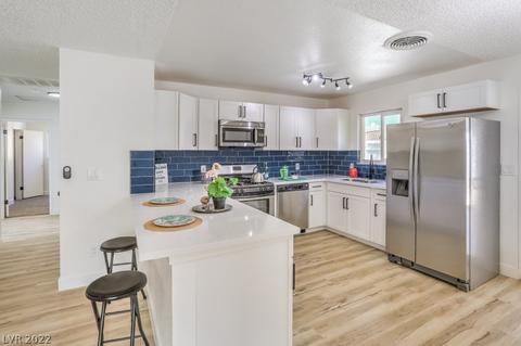 909 Meadbrook St, Las Vegas, NV 89110